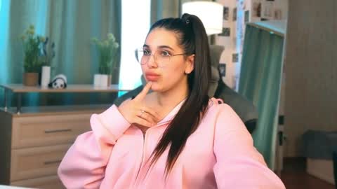 Jessica online show from April 12, 7:55 am