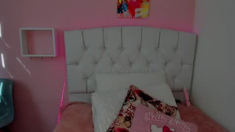 18candy online show from December 12, 8:53 pm