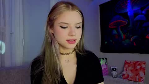 Mia online show from March 6, 2:12 pm