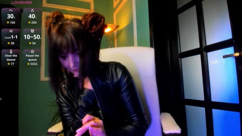 Moona  online show from October 17, 1:25 pm