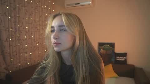 Elley  online show from December 18, 4:28 pm