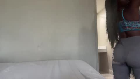 GamerBaddieLux online show from November 14, 8:20 pm