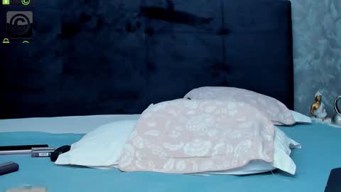 Ella online show from October 8, 9:30 pm