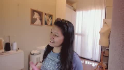 annie . online show from March 26, 5:09 am