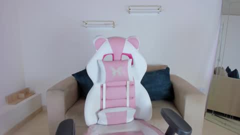    online show from October 6, 12:11 pm