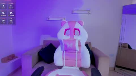    online show from April 6, 12:28 pm