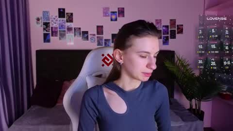 _ash_leyy_ online show from September 14, 1:36 am