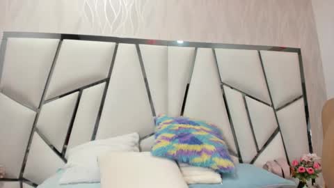 Aura online show from September 25, 3:16 am