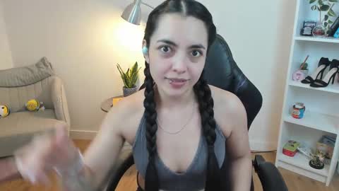 Bella Evans online show from March 5, 5:40 am