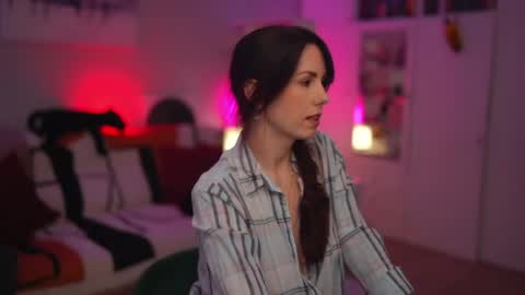 Lili online show from April 10, 9:15 am