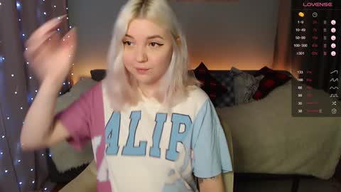 Elizabeth online show from December 7, 8:49 pm