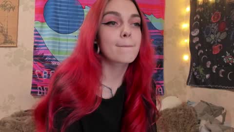 Caroline online show from December 8, 1:58 pm