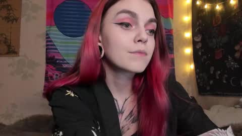 Caroline online show from February 15, 3:50 pm