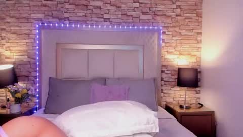 _catherineknight online show from September 17, 8:29 pm