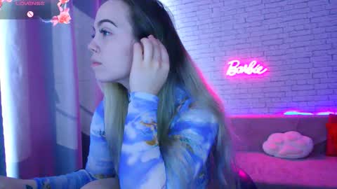 Nica online show from September 12, 5:19 am