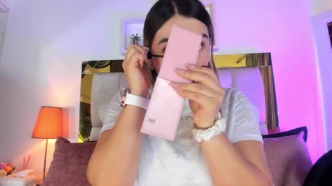 Isabella online show from October 17, 12:30 pm