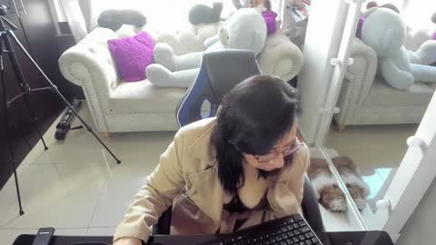 Emma online show from December 17, 3:06 pm