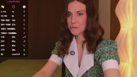 _esmeraldiyaa_ online show from April 6, 5:03 pm