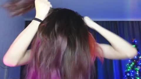 EveEva online show from December 6, 3:22 pm