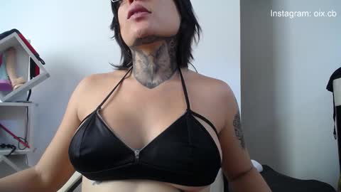  Exa help me position myself with your thumb up thanks  online show from December 23, 5:32 pm