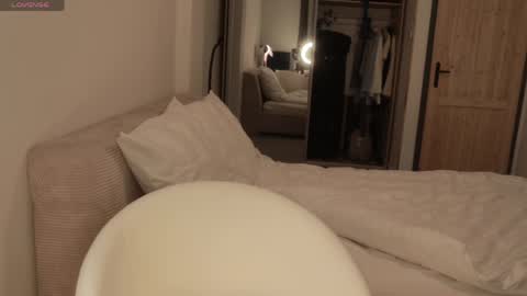 Essie  online show from April 12, 5:16 pm