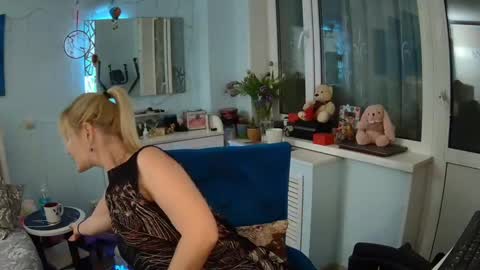 _glamorous_ online show from March 11, 4:18 pm