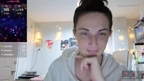 Goddess Aurora online show from November 24, 2:30 pm