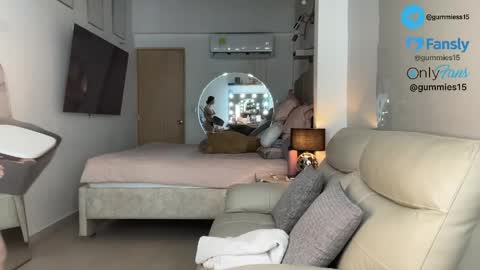 sara online show from April 9, 2:03 am