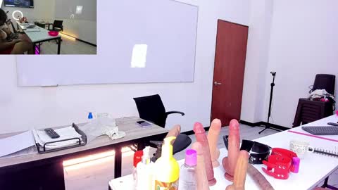 Isa online show from January 31, 2:39 pm