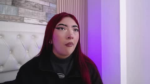 Mia online show from January 4, 1:31 pm