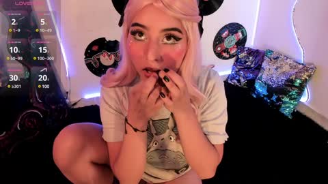 _karine01 online show from January 23, 4:19 am