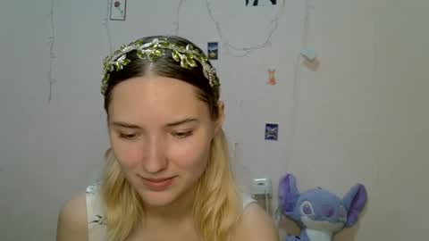 _kikiclark_ online show from September 9, 8:30 pm