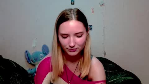 _kikiclark_ online show from October 11, 9:06 pm