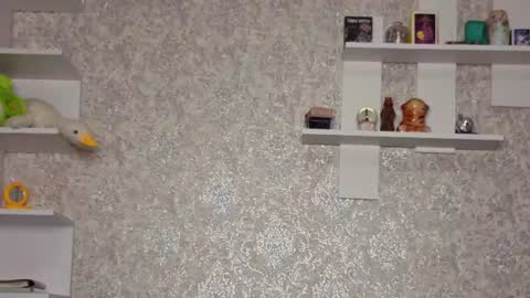 _kikiclark_ online show from August 9, 9:51 pm