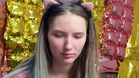 _kikiclark_ online show from April 21, 8:27 pm