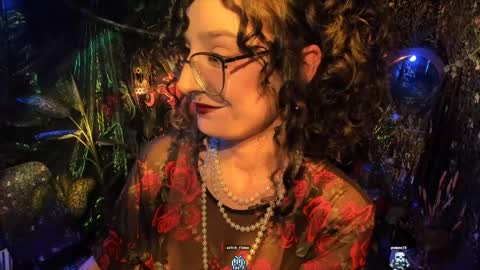 Lady Luna online show from April 6, 10:00 pm