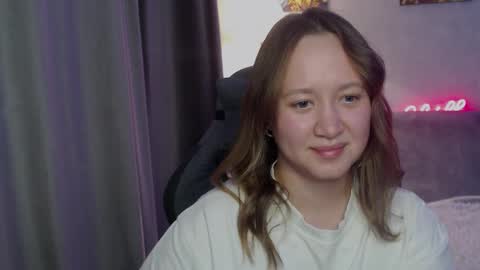 _lalune_ online show from September 24, 1:21 pm