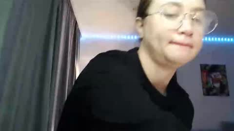 _lalune_ online show from January 14, 2:00 pm