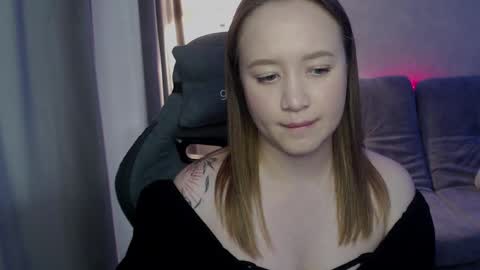 _lalune_ online show from October 7, 10:30 am