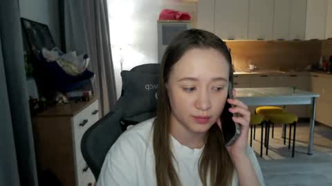 _lalune_ online show from April 20, 6:44 pm