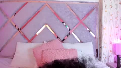 Lanna  online show from February 1, 12:05 pm