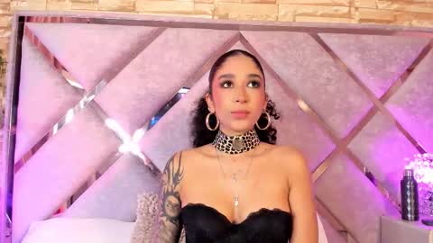 Lanna  online show from November 10, 1:11 am