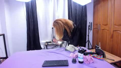 Lia Stone online show from December 2, 8:33 pm