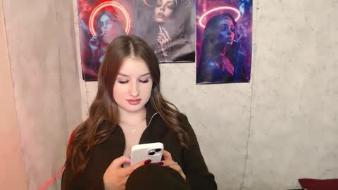 Mia online show from November 4, 4:01 pm