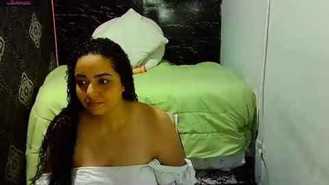 _milf_naughty online show from April 15, 8:26 am