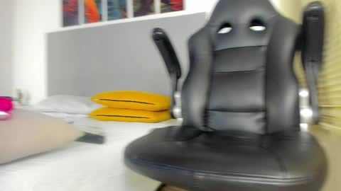 _molly_rosse_ online show from April 24, 12:30 pm
