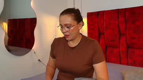 _monaliza_ online show from March 28, 12:26 pm