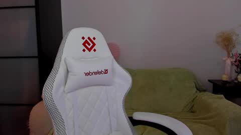 Mia with a big heart  online show from March 2, 3:56 am