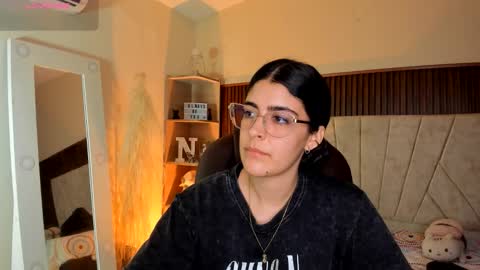 Niah  You can call me Ni or cutie haha online show from January 13, 8:46 pm