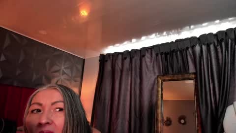 _nicoletteshea_ online show from March 5, 8:33 pm